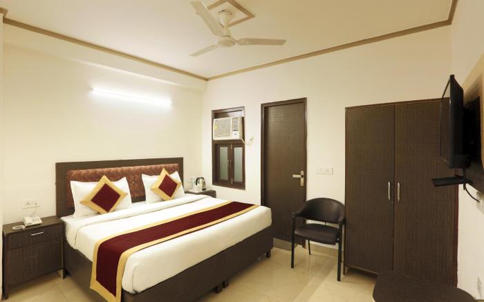 Hotel The Ocean Near IGI Airport