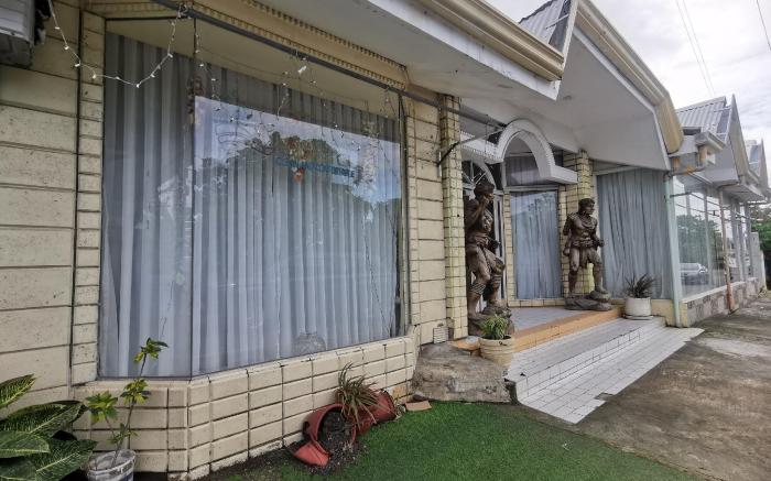 Resort's Side Hostel near Shangrila