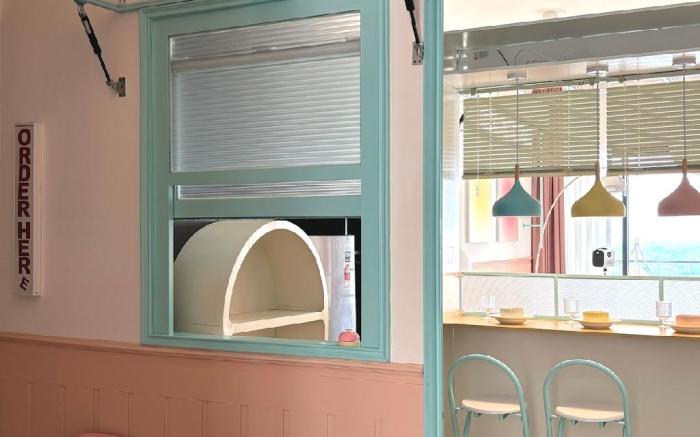 Dooga Ins-Macaron Cafe Seaview Cozy Pastel Retreat