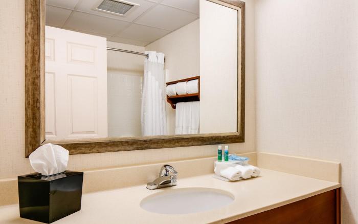 Holiday Inn Express Hotel & Suites Coralville By IHG