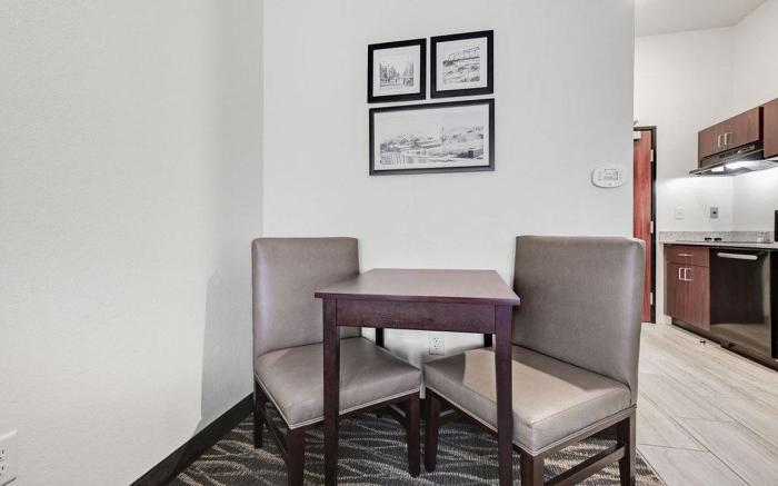 Cobblestone Hotel & Suites - Rhinelander
