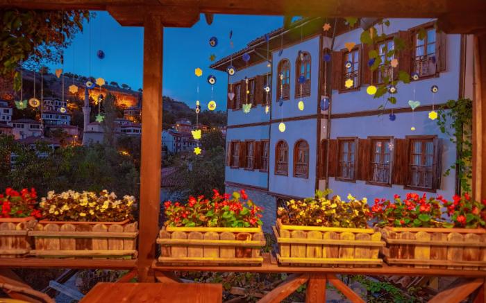 Cesmeli Konak Garden