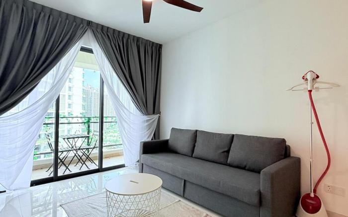 Regalia Park 2B1R 8pax Condo Forest City