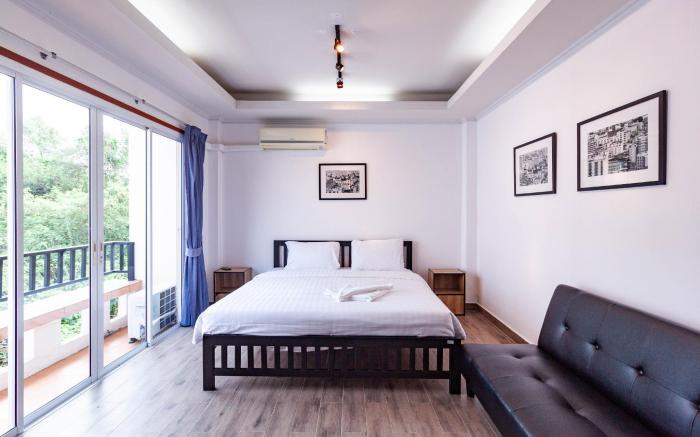 Four bedrooms Pool Villa 2 KM walking street