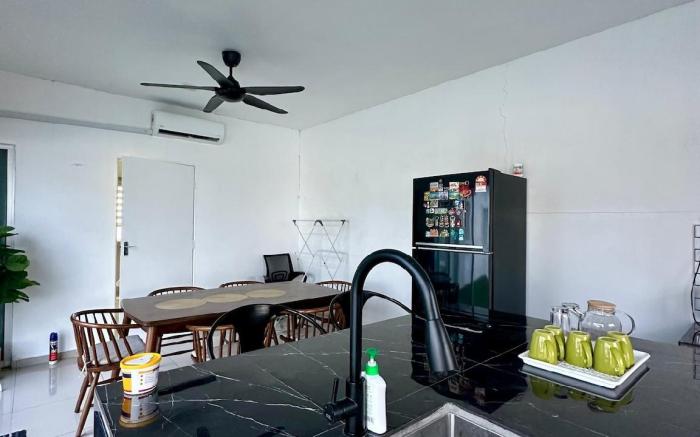Seribu Dua Villa-Pool.BBQ. 5BR.Ctyd.Wifi.ExToll.