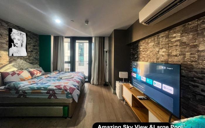Amazing 1BR Sky View Century Spire Makati 3421
