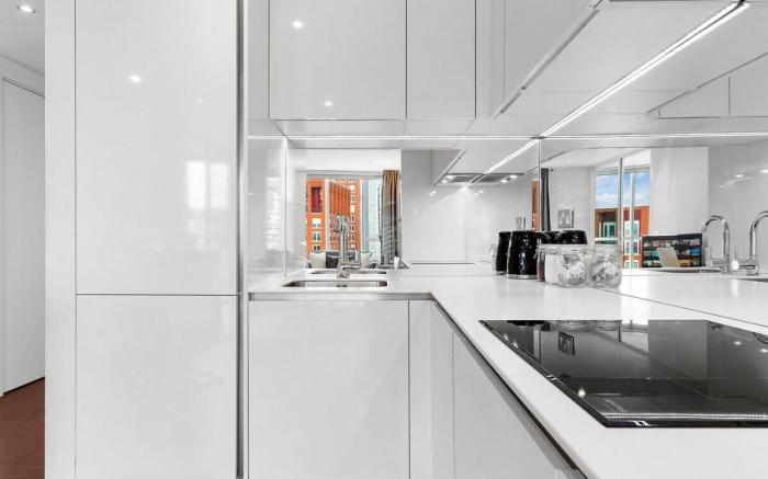 18th Floor Luxury 2 Bedroom, 2 Bathroom Sky View with Rooftop Access & Gym!