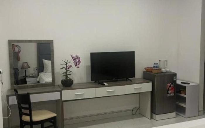 White Diamond Airport Hotel 