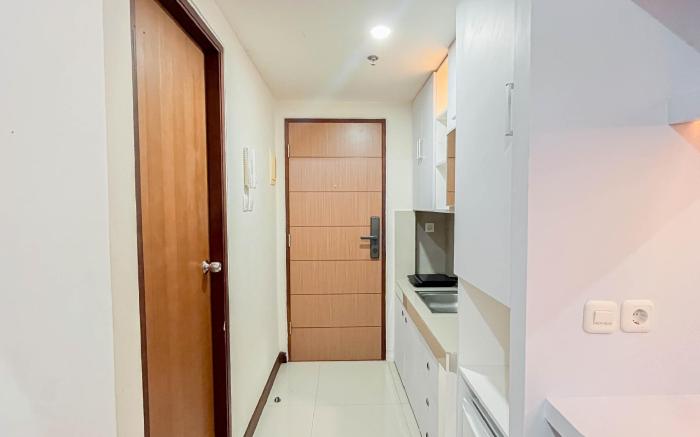 Cozy Compact Studio Vida View Makassar By Travelio