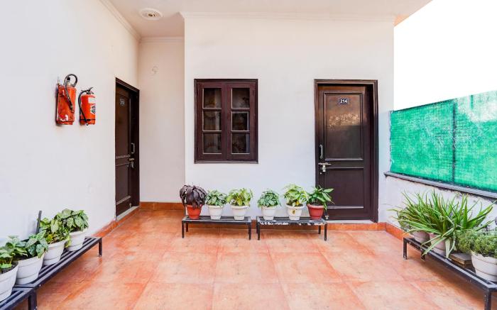 Super Hotel O Tyagi Road Near Prince Chowk