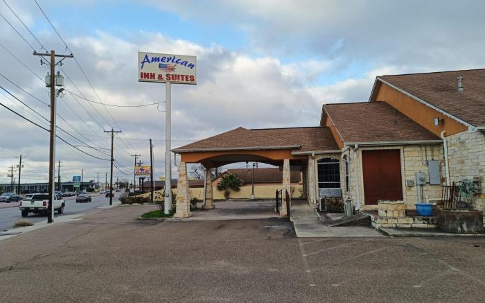 American Inn And Suites by OYO Victoria