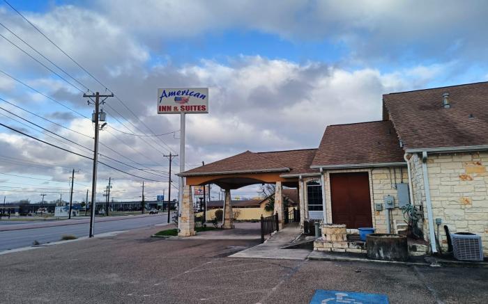 American Inn And Suites by OYO Victoria