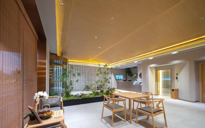 桔作酒店（郑州经开中原福塔东地铁站店）