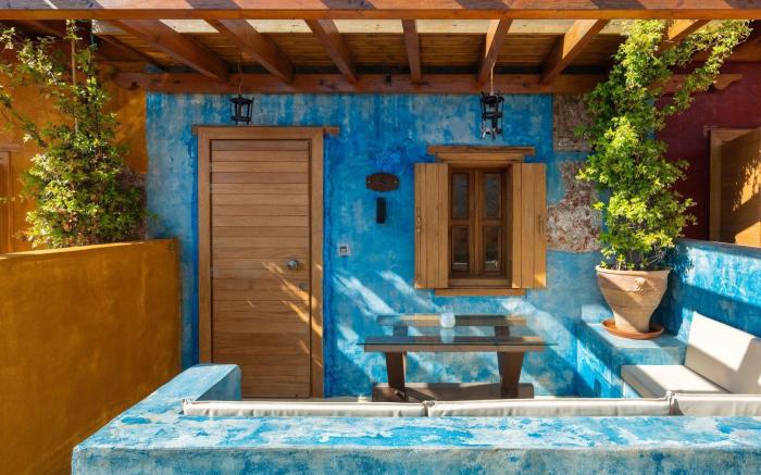 10GR Hotel and Wine Bar