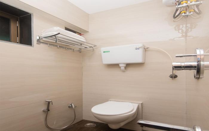 Vaccinated Staff - OYO 15717 RK Residency