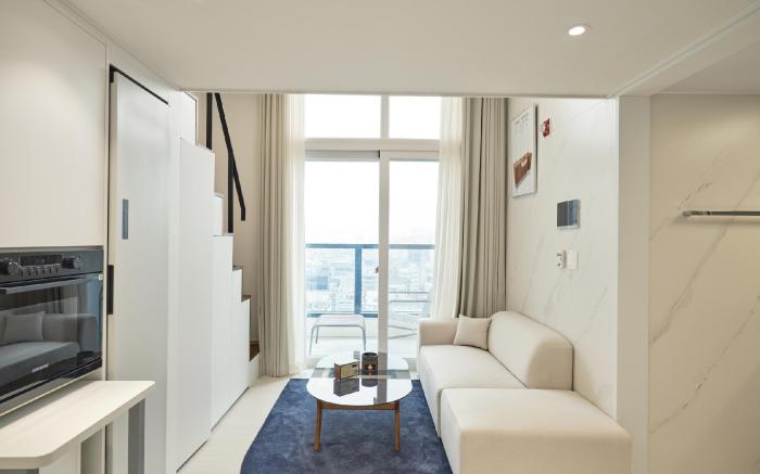 UH FLAT SIGNATURE GANGNAM