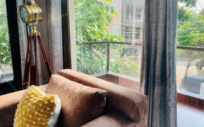 BluO Modern 1BHK - DLF Galleria
