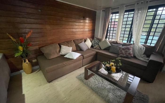Spacious 2 Story w/ Fireplace