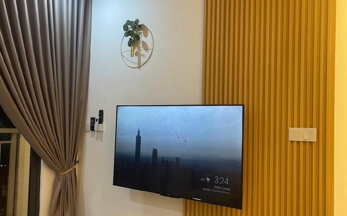 RumaDuke: Netflix & KLCC Views
