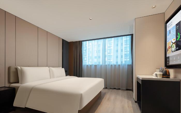 Atour Hotel Qingdao May Fourth Square MixC