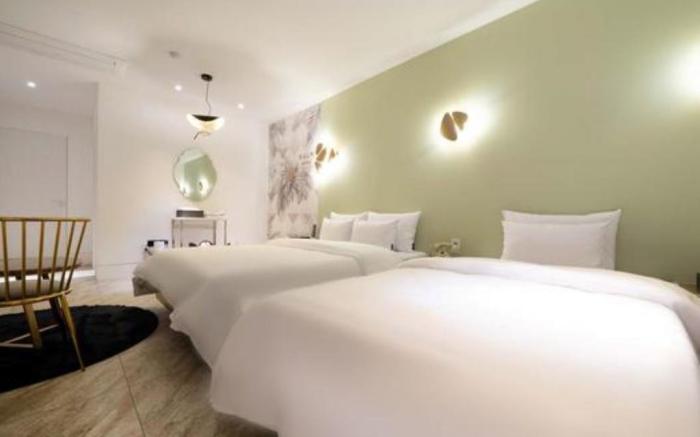 HOTEL RAUM