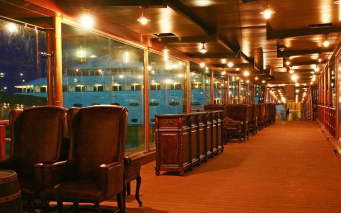 Vintage Luxury Yacht Hotel