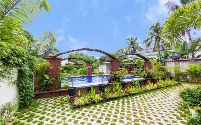 Anjuna 7bhk villa with pool & jacuzzi 1km to beach