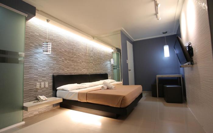 One Serenata Hotel Bacoor