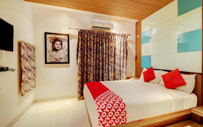 OYO 14796 Hiland Suites