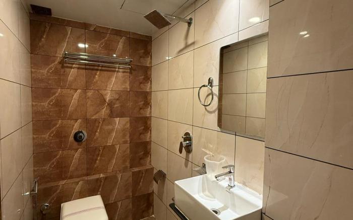 Palm Breeze Hotel - Colaba