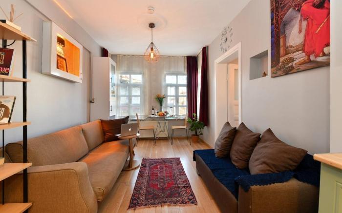 Cozy Heart Of Taksim 2BR ApartmentYour Urban Oasis