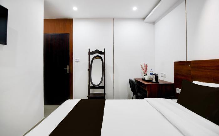 Super Collection O Chinar Park Near Airport