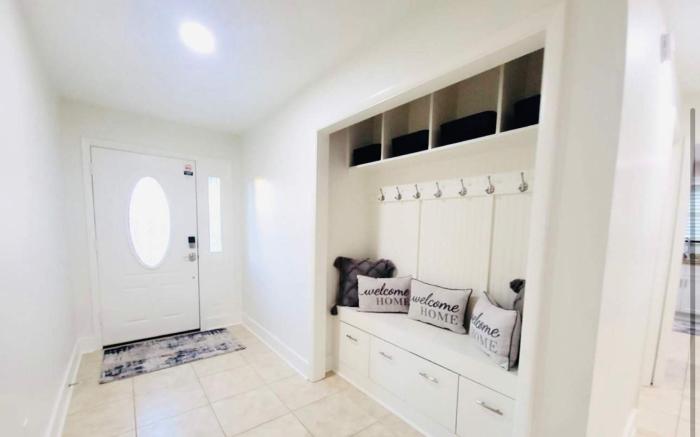 Stunning  4BD Jacuzzi - 4 Min To Beach Panama City
