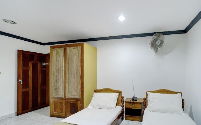 Super Hotel O Pathanamthitta Near Mahatma Gandhi Statue