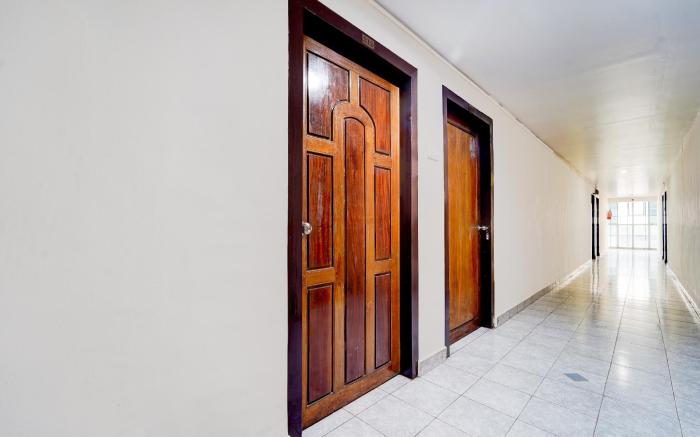 Super Hotel O Pathanamthitta Near Mahatma Gandhi Statue