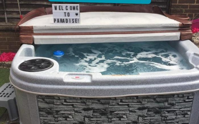 Sleeps 7 Large 4 bed house Bottesford Village