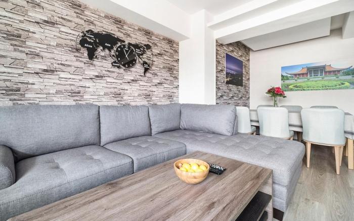 Modern 3B3b, 1 Min to Taipei Main Station MRT Y17