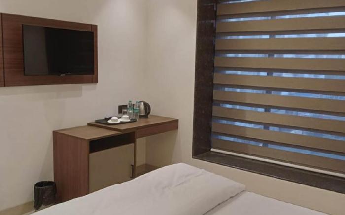 THE 37 , BOUTIQUE LUXURY ROOMS
