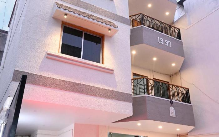 Hotel Roshan Palace