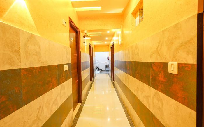 FabExpress Royal N Comforts - HAL Old Airport Rd