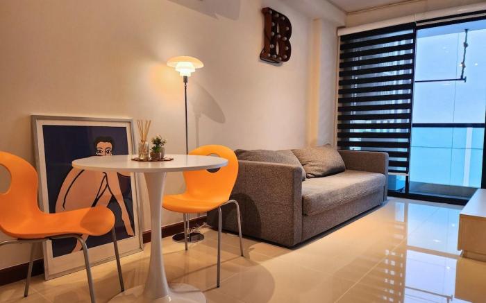 Spacious 1 BR Condo in Center