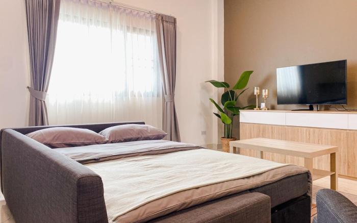 Radiance Room, Click Residence