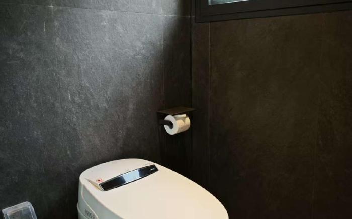 湖景泡池两房一厅