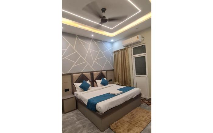 Gaurav Inn
