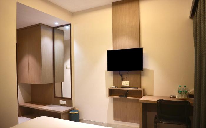 Hotel Lake View Residency