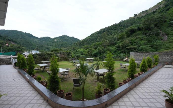 Royal Suites, Chakki Mor