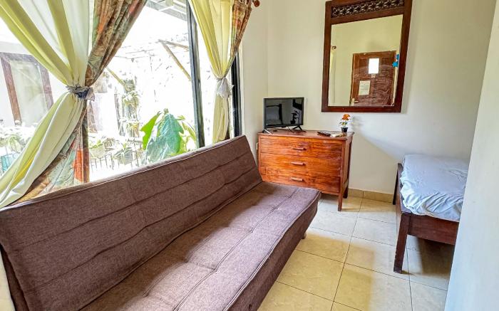 Lathysha Guest House Syariah Mitra RedDoorz 