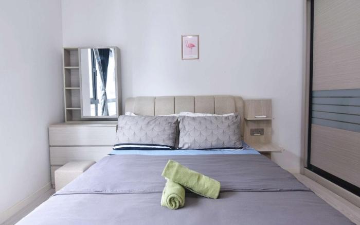 Chic Suasana JB Suite, Cozy Stay with Balcony