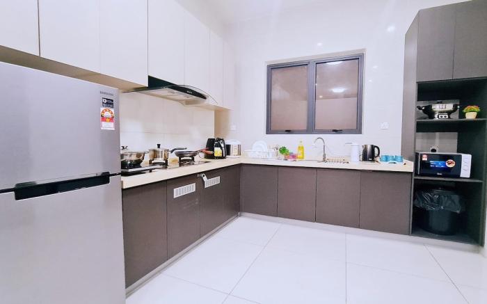 Luxury SeaView 3RB Condo @ 2-9pax Royal Strand JB