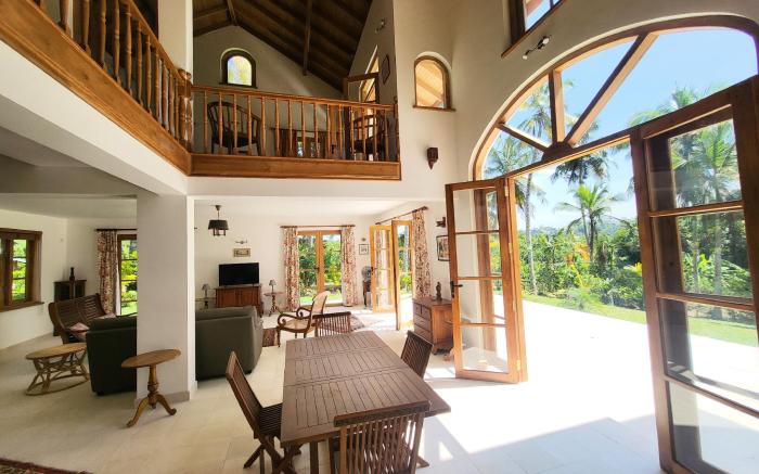 Luxury French "Cannelle  lake villa"